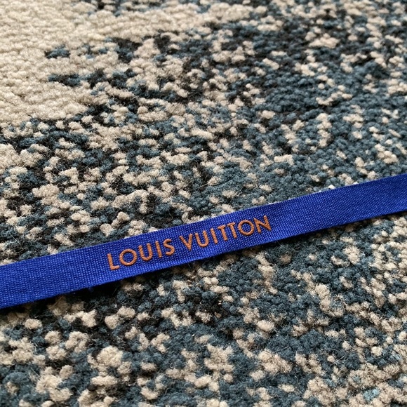Louis Vuitton Ribbon - Picture 3 of 4